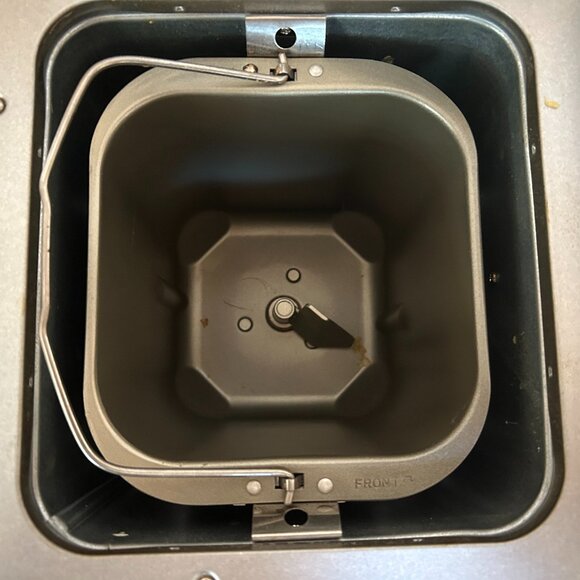 Welbilt The Bread Machine Model ABM 4900 1-2 Pound Loaves Works! - Picture 4 of 4